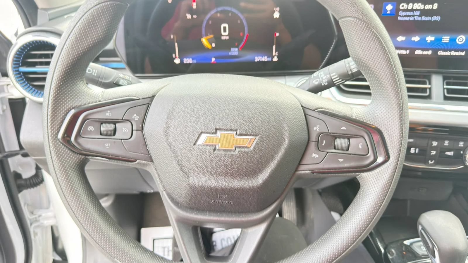 Used 2025 Chevrolet Trax LT FWD image 18
