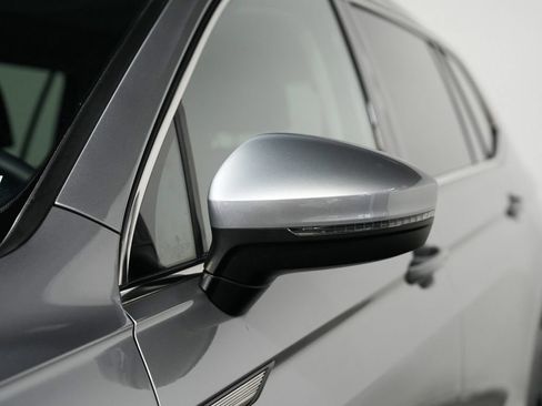 Used 2023 Volkswagen Tiguan SE w/ Panoramic Sunroof Package AWD/4WD image 42