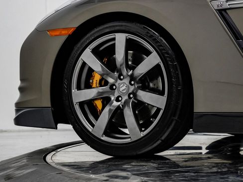 Used 2009 Nissan GT-R Premium image 98