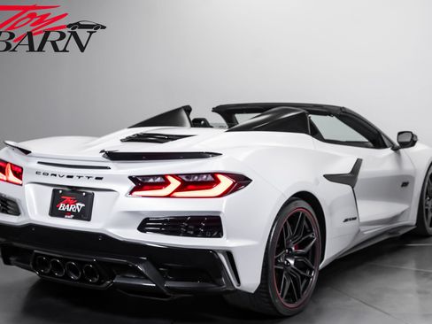 Used 2023 Chevrolet Corvette Z06 RWD image 5