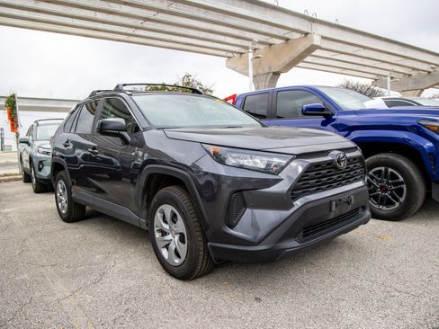 Used 2020 Toyota RAV4 LE image 6
