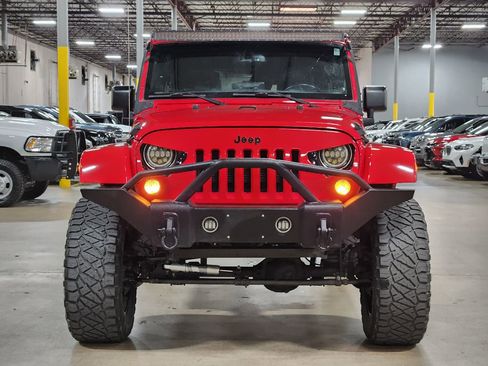 Used 2017 Jeep Wrangler Unlimited Sahara w/ Connectivity Group AWD/4WD image 2