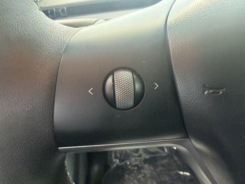 Used 2024 Tesla Model Y Long Range RWD image 12