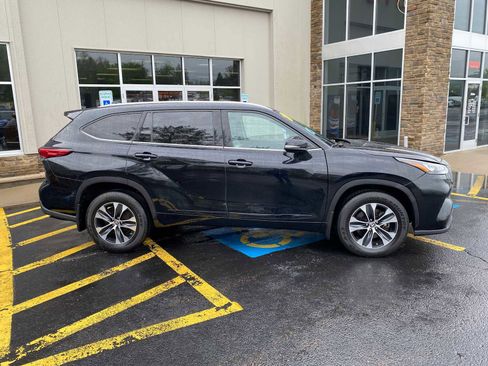 Used 2020 Toyota Highlander XLE AWD/4WD image 15