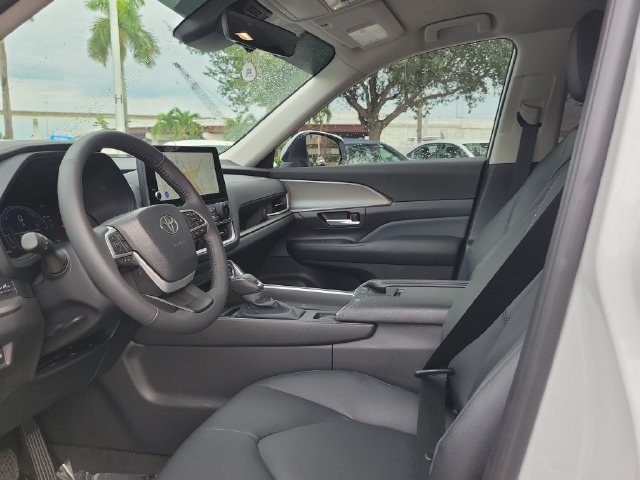 Used 2026 Toyota Grand Highlander AWD Hybrid image 11
