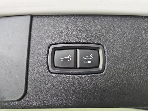 Used 2023 Porsche Cayenne w/ Premium Package AWD/4WD image 13