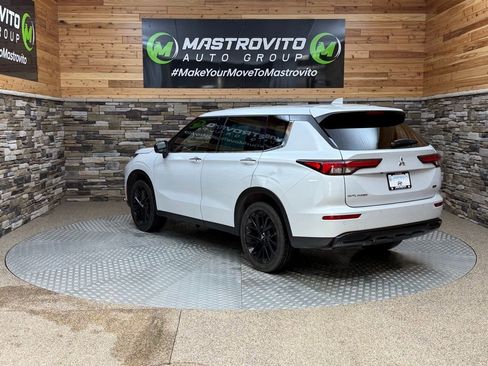 Used 2023 Mitsubishi Outlander SE image 7