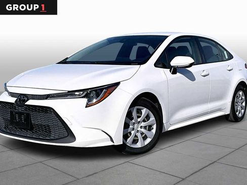 Used 2020 Toyota Corolla LE image 1