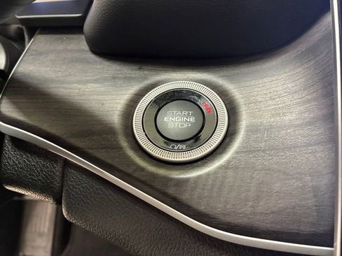 Used 2023 Jeep Grand Cherokee L Limited w/ Black Appearance Package image 24