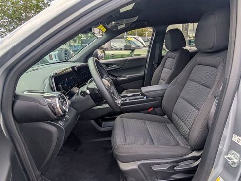 Used 2026 Chevrolet Equinox LT FWD image 9