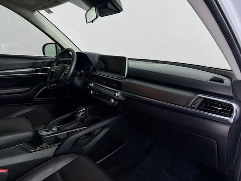 Used 2022 Kia Telluride LX FWD image 32