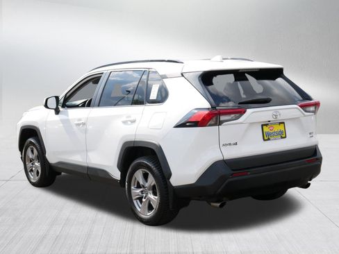 Used 2022 Toyota RAV4 XLE w/ Convenience Package AWD/4WD image 5