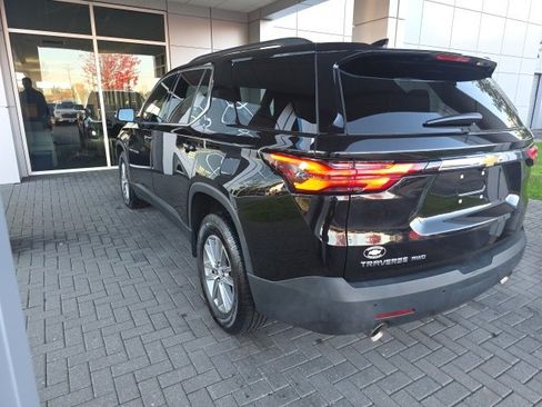 Used 2022 Chevrolet Traverse LT image 2