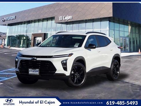 Used 2025 Chevrolet Trax ACTIV w/ Driver Confidence Package image 1