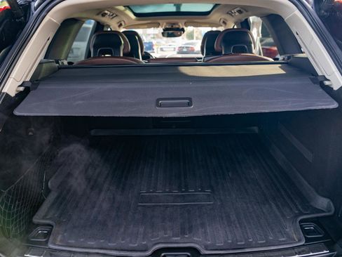 Used 2018 Volvo XC60 T5 Momentum w/ Convenience Package image 28