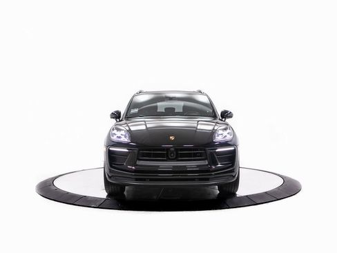 Certified 2023 Porsche Macan image 10