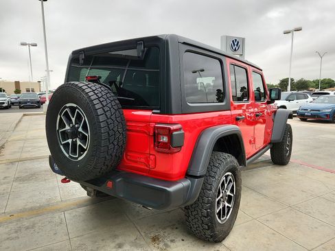 Used 2025 Jeep Wrangler Unlimited Rubicon AWD/4WD image 7