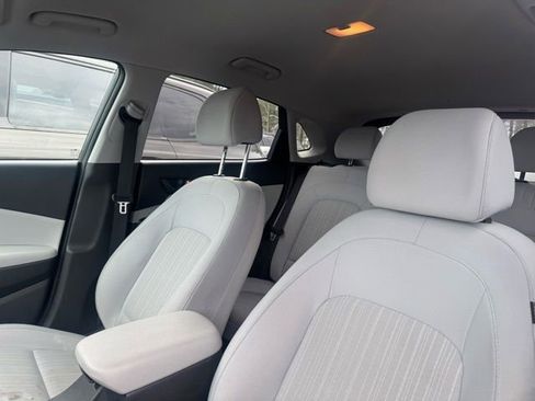 Used 2023 Hyundai Kona SEL image 15