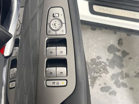 Used 2021 Hyundai Palisade Calligraphy image 18