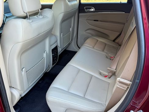 Used 2017 Jeep Grand Cherokee Limited image 35