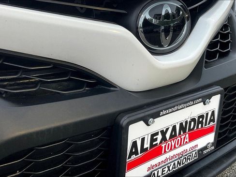 Used 2023 Toyota Camry SE w/ Cold Weather Package image 29