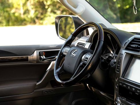 Used 2018 Lexus GX 460 Premium AWD/4WD image 15