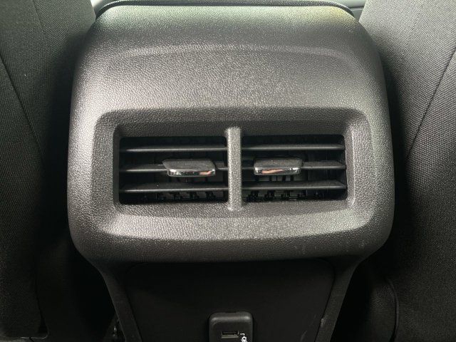 Used 2024 Chevrolet Equinox LT FWD image 21