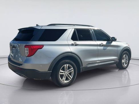 Used 2023 Ford Explorer XLT w/ Equipment Group 202A RWD image 4