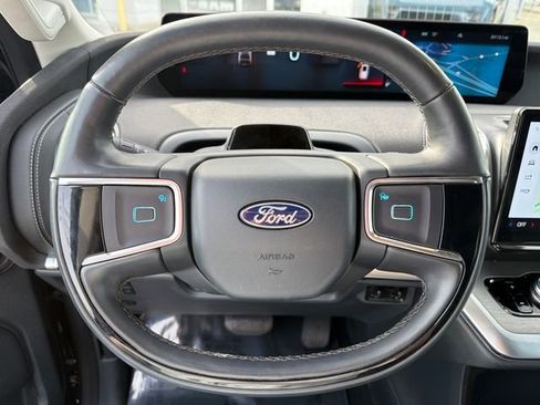 Used 2025 Ford Expedition Platinum AWD/4WD image 26