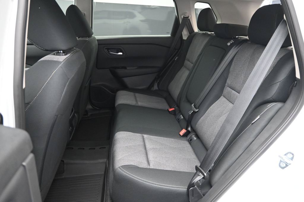 Certified 2026 Nissan Rogue SV FWD image 15