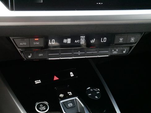 Used 2022 Audi Q4 e-tron Premium Plus w/ Premium Plus AWD/4WD image 23