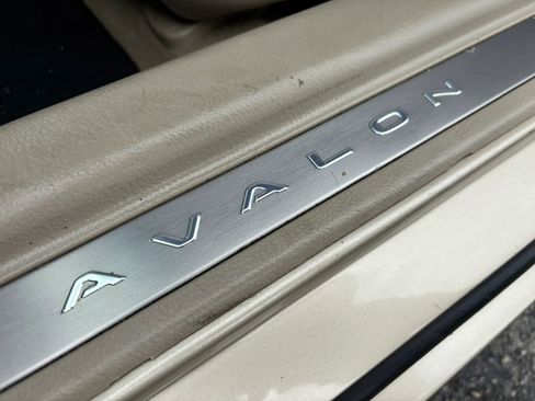 Used 2011 Toyota Avalon image 19