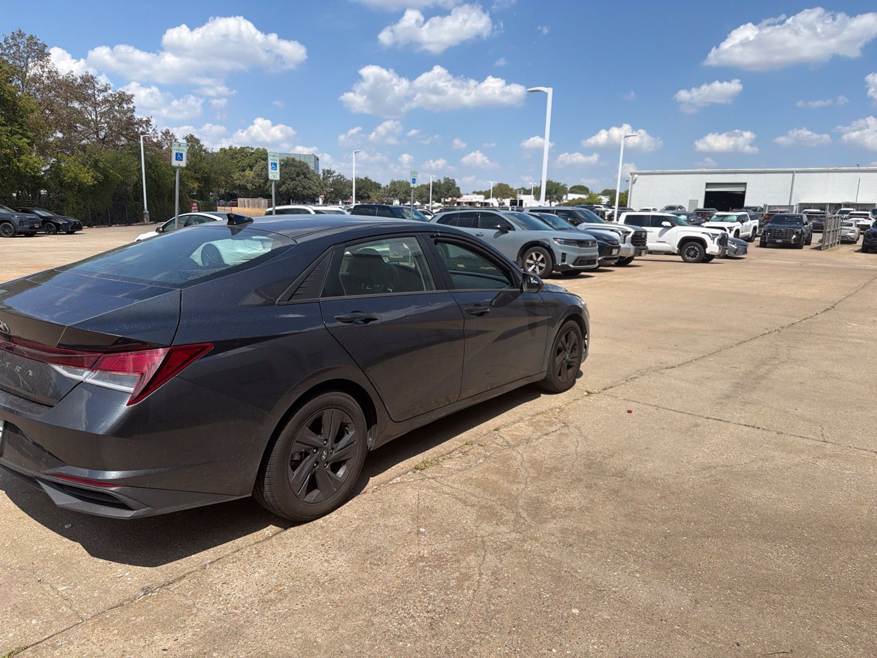 Used 2023 Hyundai Elantra SEL FWD image 5
