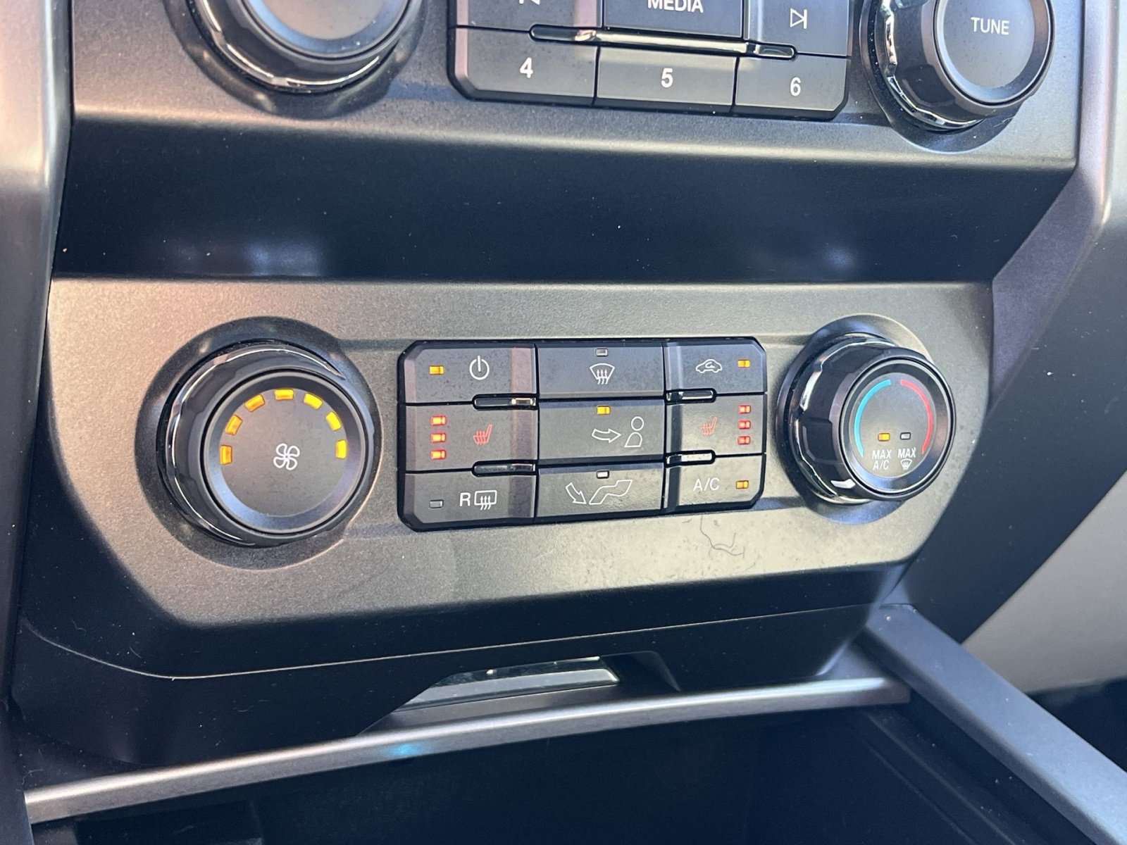 Used 2019 Ford F150 XLT w/ Equipment Group 302A Luxury AWD/4WD image 21