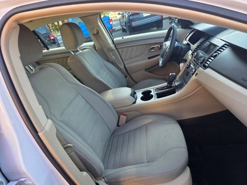 Used 2016 Ford Taurus SE image 21