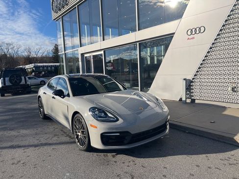Used 2023 Porsche Panamera 4 Platinum Edition image 5