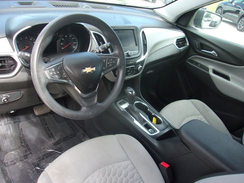 Used 2020 Chevrolet Equinox LS w/ LS Convenience Package AWD/4WD image 11