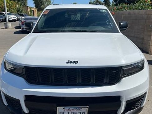 Used 2023 Jeep Grand Cherokee L Laredo AWD/4WD image 3