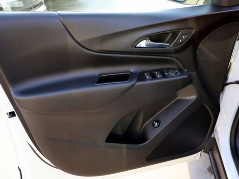 Used 2023 Chevrolet Equinox LT image 21