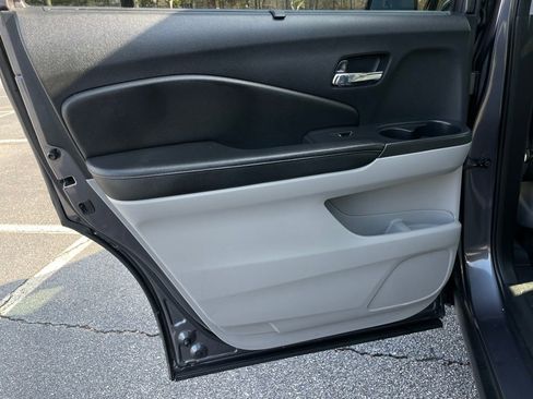Used 2016 Honda Pilot Touring image 42