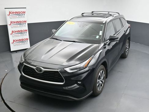 Used 2023 Toyota Highlander XLE FWD image 29