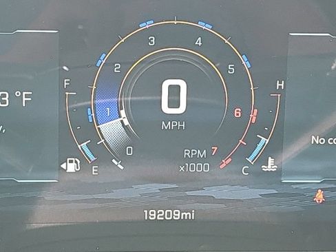 Used 2025 Chevrolet Traverse LT FWD image 19