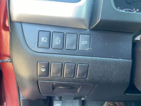 Used 2019 Toyota Highlander SE AWD/4WD image 16