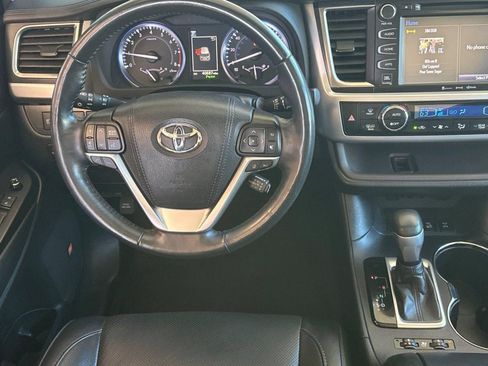 Used 2019 Toyota Highlander Limited Platinum AWD/4WD image 16