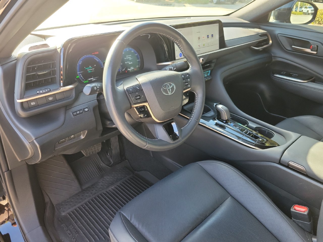 Used 2025 Toyota Crown AWD/4WD image 15