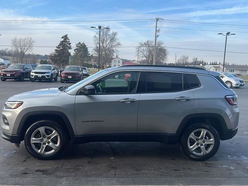 Used 2024 Jeep Compass Latitude image 18