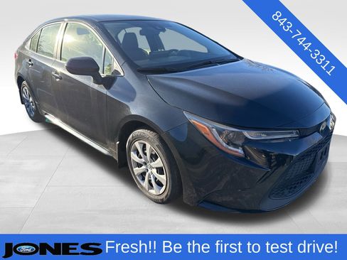 Used 2022 Toyota Corolla LE image 1