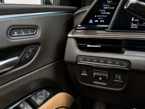 Used 2021 Cadillac Escalade Sport w/ Driver Assist Tech Package AWD/4WD image 10
