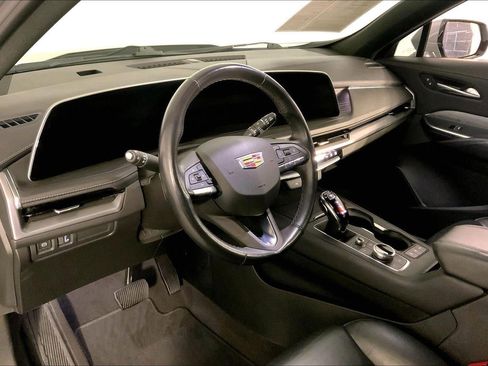 Used 2024 Cadillac XT4 Premium Luxury image 14