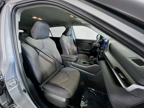 Used 2023 Toyota Highlander L image 28